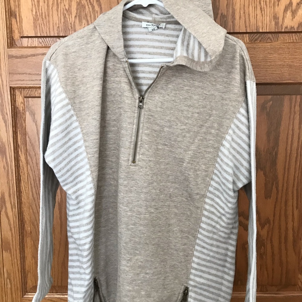 Hooded fashion quarter zip!